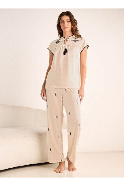 FAV طقم بيجامة مطرز