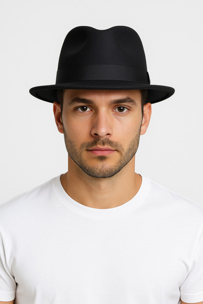 CosmoOutlet Ανδρικό υλικό από μαύρη τσόχα, κλασικό μοντέλο με ρίγες, ρυθμιζόμενο καπέλο Fedora από το εσωτερικό