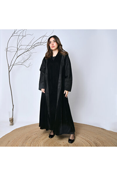 HAWRAA ABAYA عباية شتوية سوداء مخمل بتصميم راقٍ وتفاصيل جانبية أنيقة