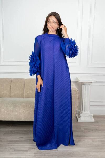 SELSAL A pleated dress decorated with ruffles