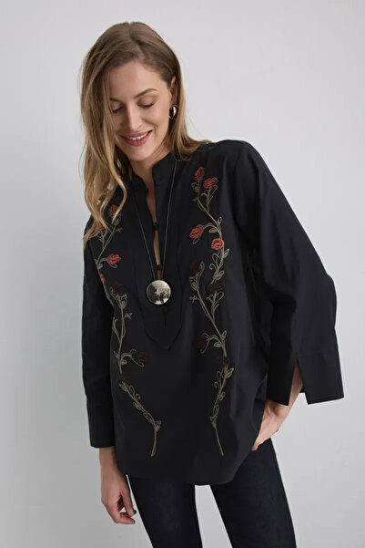 Gusto Anka Collection Embroidered Blouse - Black