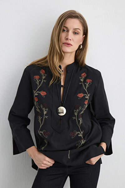 Gusto Anka Collection Embroidered Blouse - Black