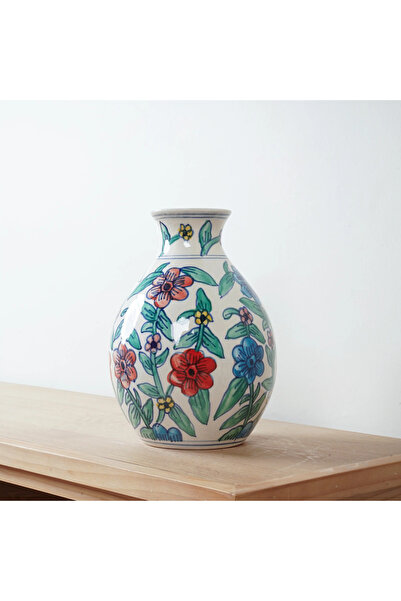 Zahr Ceramic vase with oriental patterns – elegant decorative design