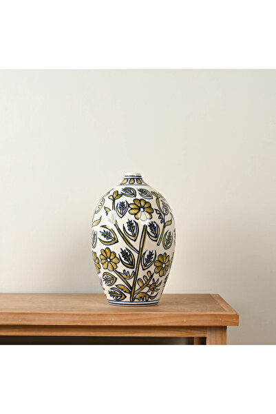 Zahr Ceramic vase with oriental patterns – elegant decorative design