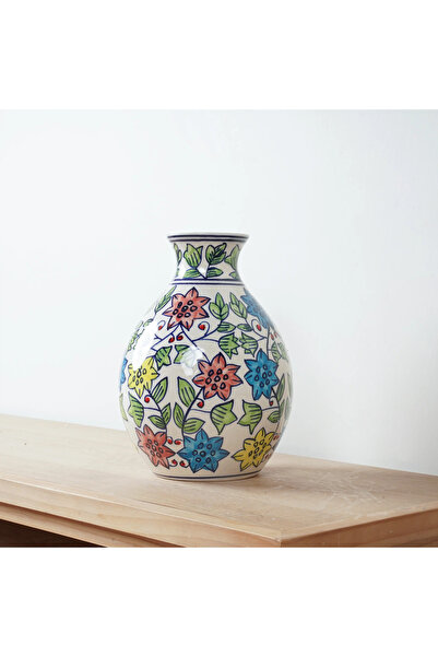 Zahr Ceramic vase with oriental patterns – elegant decorative design