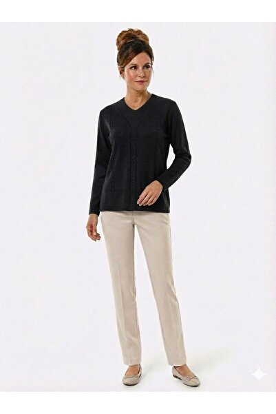 Yakalaa Knitwear v-neck sweater
