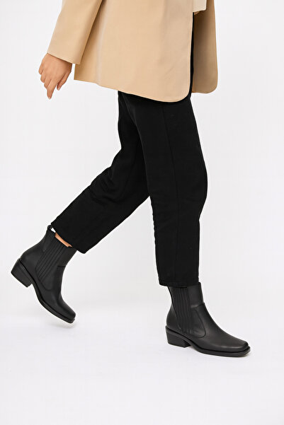 Elvessa Kadın Siyah Lastikli İçi Kürklü 3 Cm Topuklu Kaymaz Taban Bot