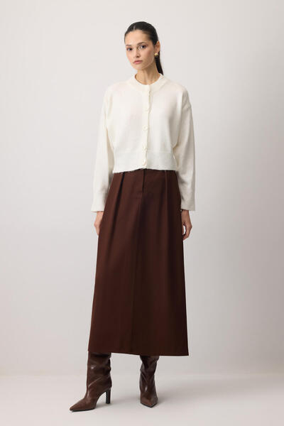 Touché Privé Buttoned Short Knit Cardigan