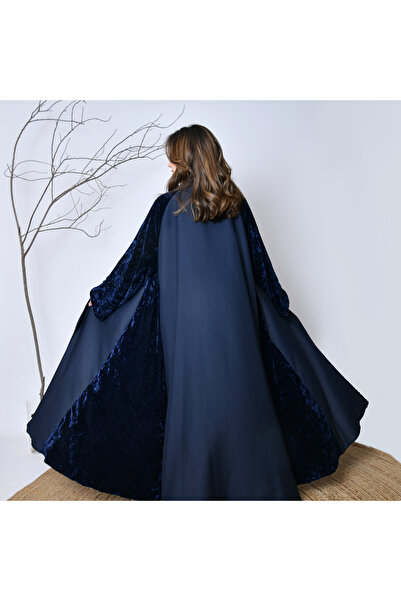 HAWRAA ABAYA Luxurious navy velvet winter abaya – an elegant design from Hawraa Abayas