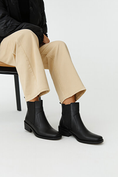 Elvessa Kadın Siyah Lastikli İçi Kürklü 3 Cm Topuklu Kaymaz Taban Bot