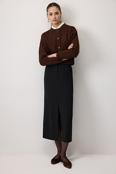 Touché Privé Buttoned Short Knit Cardigan