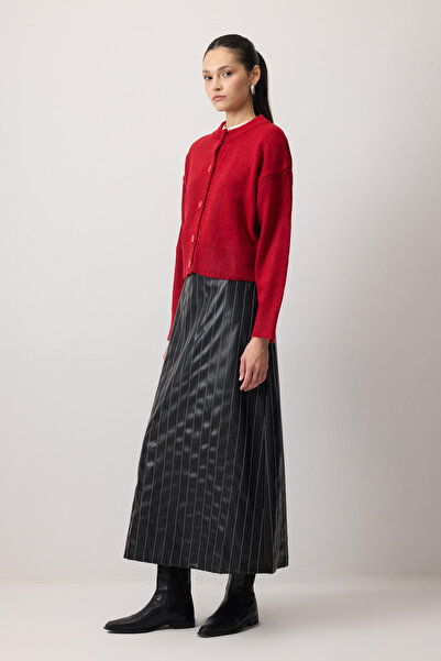 Touché Privé Buttoned Short Knit Cardigan