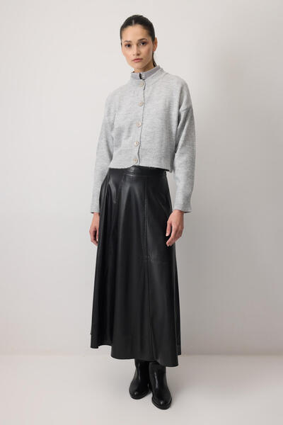 Touché Privé Buttoned Short Knit Cardigan