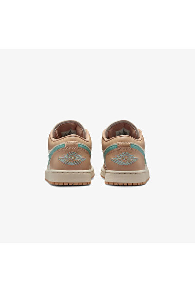 Nike حذاء رياضي نسائي من جوردان اير 1 منخفض باللون البيج DC0774-130