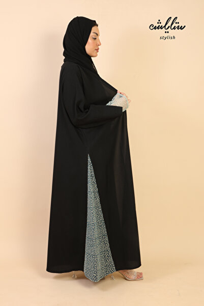 Stylish Classic abaya with lace wrap on the sleeves and side panels.