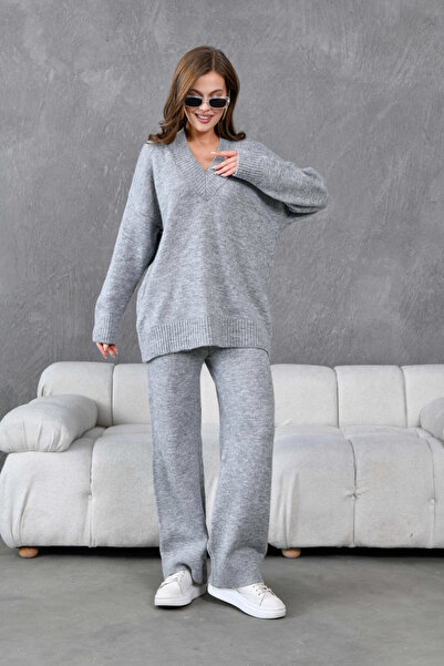 Park Karon Women's V-Neck Knit Detail Oversized Sweater Pants Two-Piece Knitwear Set
