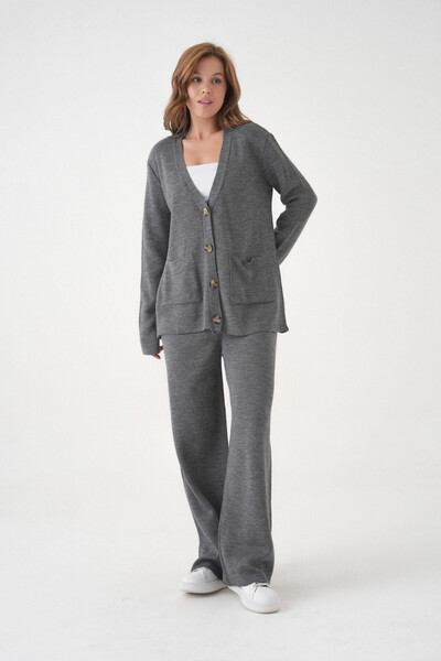 Park Karon Women's V-Neck Pocket Detail Button Closure Oversized Jacket Pants Two-Piece Knitwear Set