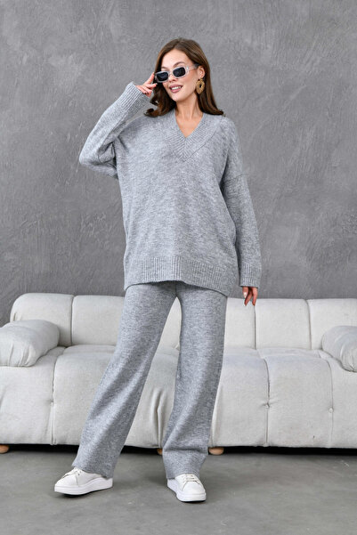 Park Karon Women's V-Neck Knit Detail Oversized Sweater Pants Two-Piece Knitwear Set