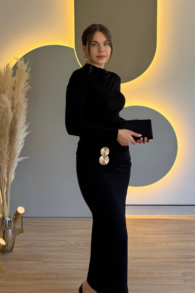 Aventien Stylish Black Maxi Dress with Gathered Accessory Detail