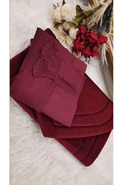 STAYILK DRESSES A sophisticated women's prayer set consisting of a comfortable abaya and a padded prayer mat with a modern design that combines luxury and comfort.