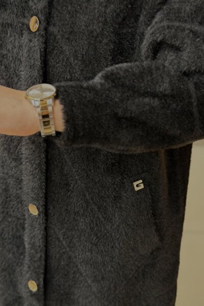 Ghisa Zigzag Patterned Angora Coat with Hooded Snaps