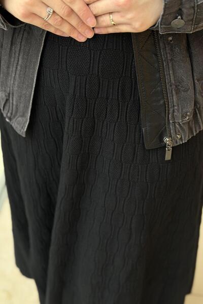 Ghisa Buy Elastic Waist Self-Patterned Knit Skirt