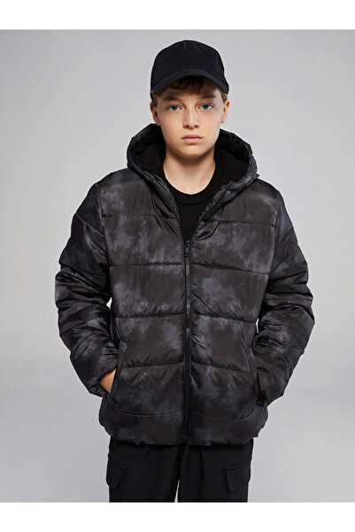 LC Waikiki Rmz Gi̇yi̇m Farkiyla Hooded Boys' Puffer Jacket