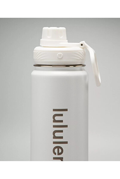 lululemon lululemonStainless steel sports vacuum insulated water bottle, with a capacity of 710 milliliters.