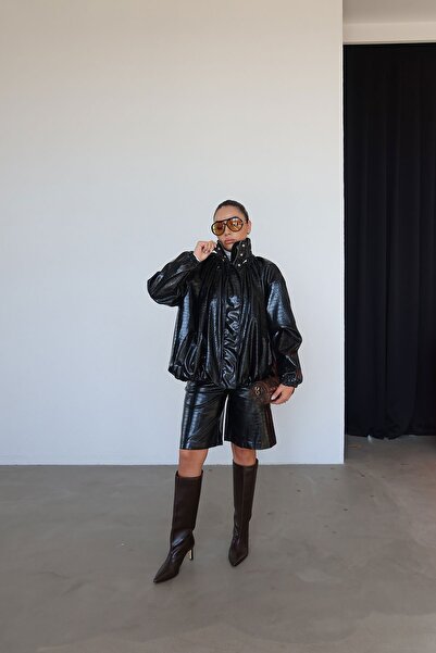 Özge Özgenç Шорти зі зміїним принтом