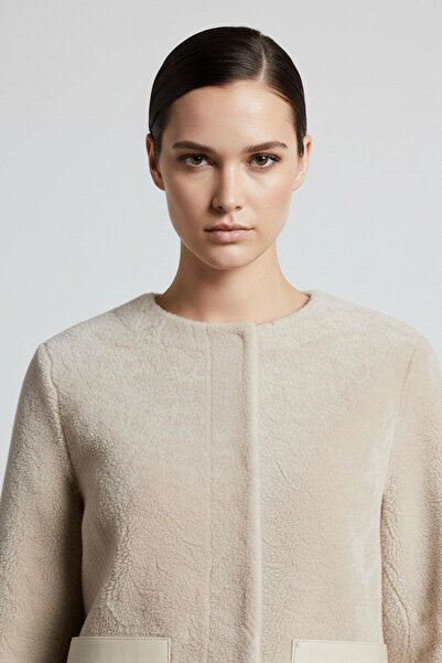 Deriderim Beige Soft Textured Leather Pocket Short Loose Fit Jacket