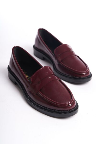 Redoxy Kadın Sade ve Şık Rugan Tasarımlı Tırtıklı Tabanlı Loafer Ayakkabı