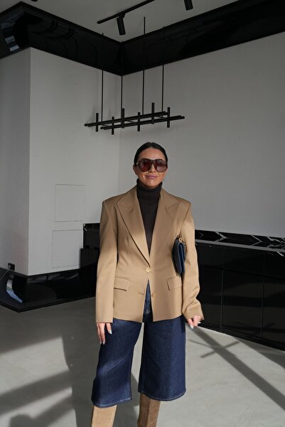 Özge Özgenç Gold Buttoned Blazer Jacket