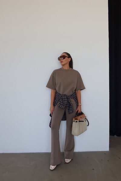 Özge Özgenç واسع الأرجل بنطلون مخيط من الأمام