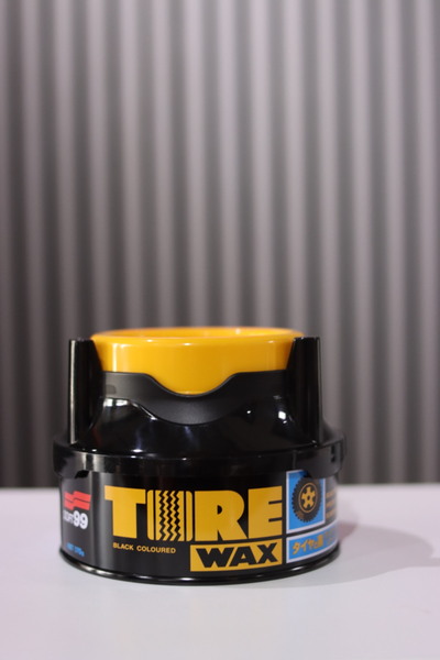 soft99 Tire Black Wax Lastik Parlatıcı 170gr