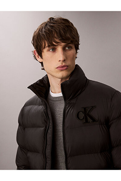 Calvin Klein Ανδρικό μαύρο παλτό με λογότυπο μάρκας κομψή εμφάνιση κατάλληλο για χειμερινή χρήση LV04RD528G UB1