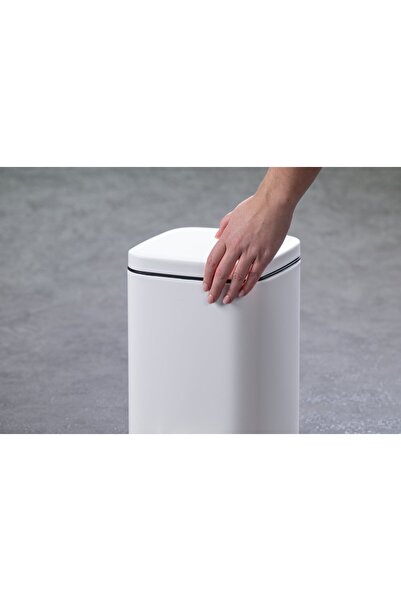FACKELMANN LONDON 20L trash can, matt white, with pedal, for kitchen, office or bathroom