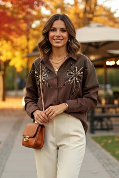 Yağmur Butik Cămașă cu detalii din piele, brodată cu paiete și mărgele