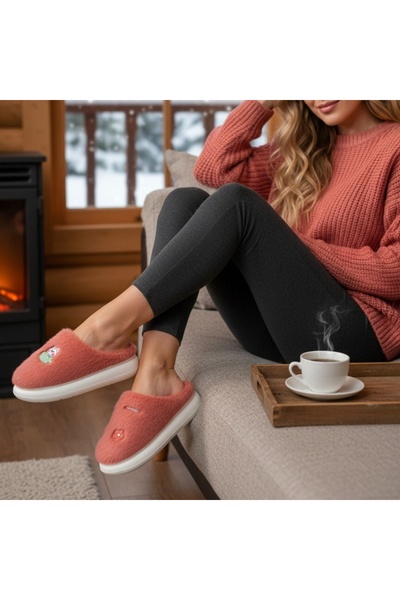 OEM Fluffy, warm and relaxing house slippers, stylish, cheerful and unique slippers, for women, L721