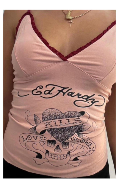 Köstebek Love Kills Slowly Tattoo Design Hanging T-Shirt