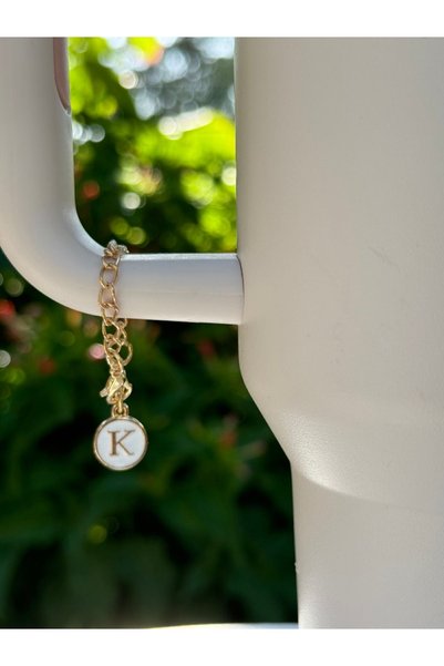 YuccaCo Accessorize Your Life ملحق متوافق مع الترمس باللون الأبيض مع حرف K/ سحر الترمس مع حرف K/ زخرفة الترمس مع الحرف