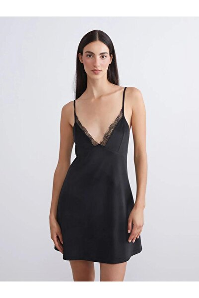 LC Waikiki Γυναικείο φανταχτερό νυχτικό με λεπτομέρεια από δαντέλα με λαιμόκοψη σε σχήμα V (W5)