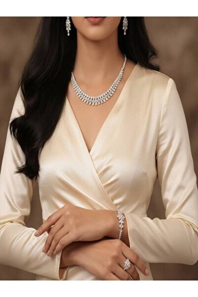 Generic 4-piece silver-colored zircon set with a luxurious box