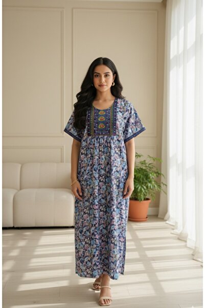 Maison Emarat جلابية قطنية بطبعة زهور مع تطريز معقد على النير وانعكاسات المرآة