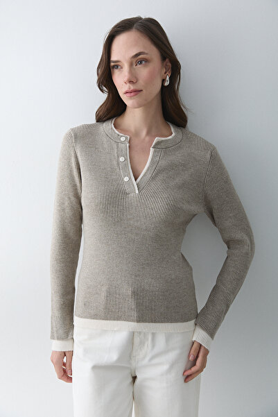 Laluvia Light Mink 2-Patch Buttoned Sweater - 251023