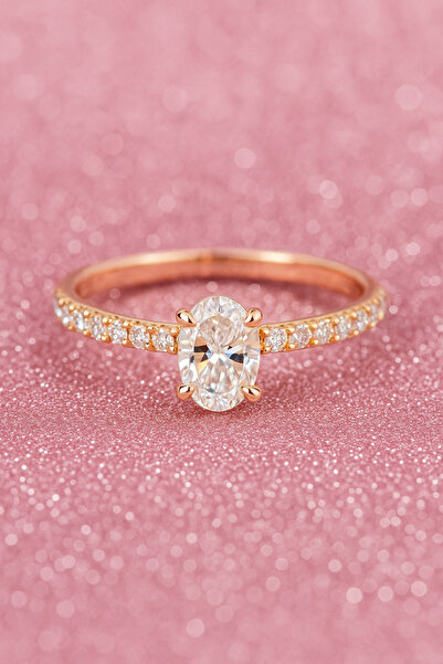 Laboratuvar Pırlantası Lp Işıklı kutuda 0.50 karat oval tektaş yüzük (kararmaz)