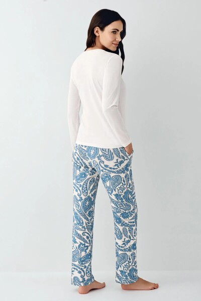 Pierre Cardin Women's White Pocket Crew Neck Comfortable Pajama Set