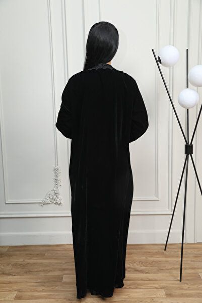 ABAYA Luxurious royal crepe abaya with a distinctive style