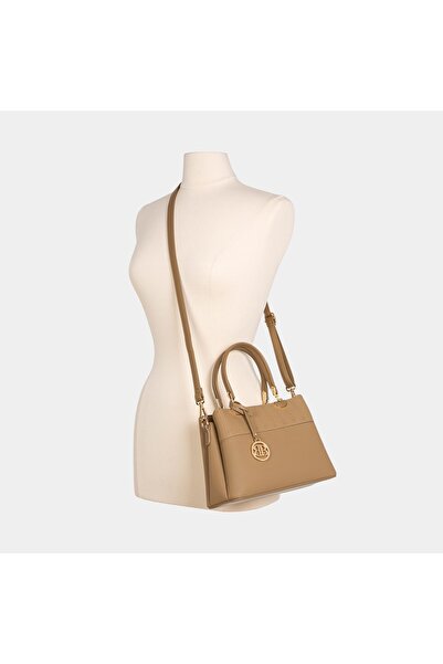 BAGCO bag with a stylish, modern, classic design and a shoulder strap for crossbody