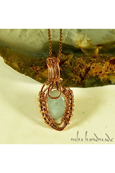 mba handmade jewelry قلادة أصلية مصنوعة يدويًا من كريستال الزبرجد والنحاس النقي