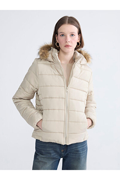 LC Waikiki معطف منفوخ نسائي من الفرو البيج بغطاء رأس